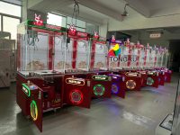 Machine à griffes miniature de haute qualité pour attraper des jouets/présents/cadeaux/bonbons, jeu d'arcade en métal à pièces pour enfants, aire de jeux