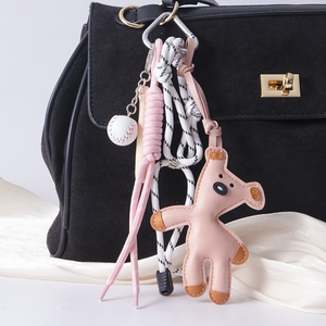 Porte-clés de voiture et pendentif de sac en cuir d'animal durable et écologique, en forme d'ours, personnalisable en gros pour la décoration - Product Image 4