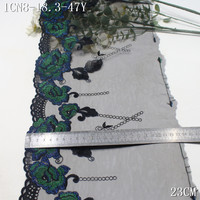 Vente en gros de dentelle brodée de fleurs métalliques vertes brillantes de luxe de 23 cm, dentelle brodée sur maille noire pour accessoires de lingerie