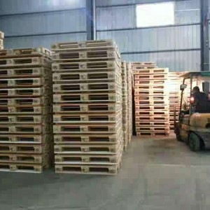 พาเลทไม้เซี่ยงไฮ้ ชิงซง ขนาด 800x800 มม. ไม้สน แบบสี่ทางเข้า ผ่านการรมควัน สำหรับงานโลจิสติกส์ - Product Image 1