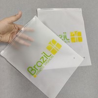 Sac de merchandising flexible pour vêtements, économique, en EVA mat, avec fermeture éclair autocollante, pochette translucide pour l'emballage de vêtements en détail