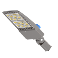 300W a mené le poteau d'éclairage public en aluminium tout en un 150w a mené des réverbères IP65 imperméabilisent 200w a mené des réverbères