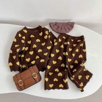 Vente flash - Ensemble de vêtements pour bébé de style coréen d'automne, pull en coton pur doux tricoté avec un motif jacquard en forme de cœur, manches longues, ensemble deux pièces