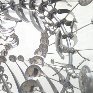 منحوتات دوارة حركية من الفولاذ المقاوم للصدأ، تماثيل معدنية متحركة تعمل بالرياح للبيع - Product Image 4