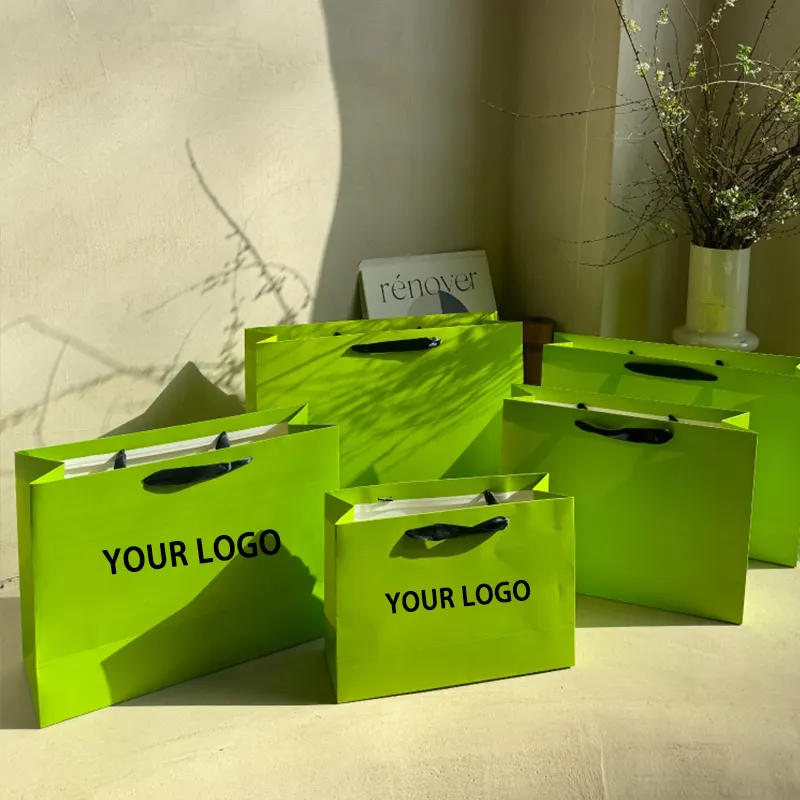 Bolsas artesanales de papel Kraft personalizables al por mayor, bolsas de compras reutilizables ecológicas con arte de serigrafía para regalos por correo