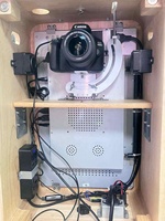 Dernière version de la cabine photo double face en bois de chêne avec pieds pliables, panneau iPad personnalisé et kit flash en option