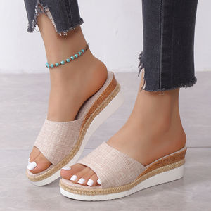 Sandalias de tacón inclinado para mujer, novedad de verano 2025, con suela gruesa, tacón medio, estilo boca de pez, de una tira, frescas, para playa - Product Image 4