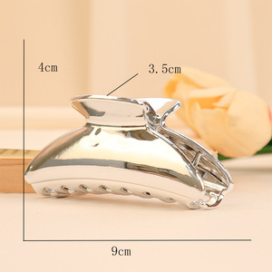 Vente en gros de pinces à cheveux métalliques de 9 cm, couleur métallique, style coréen, grande pince à cheveux en plastique pour un usage quotidien - Product Image 5
