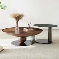 Ensemble de 2 tables basses gigognes modernes et luxueuses personnalisables en bois de noyer et verre noir, écologiques et durables, pour le salon
