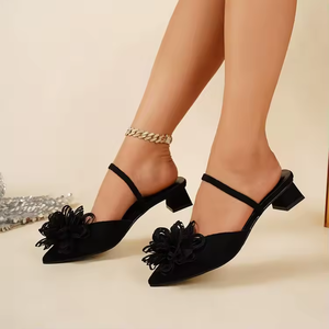 รองเท้าแตะส้นเตารีดแบบสวมสำหรับผู้หญิง รูปทรงดอกไม้ ไซส์ใหญ่ รองเท้าชายหาดสำหรับกิจกรรมกลางแจ้ง สินค้าใหม่ สไตล์ยุโรปอเมริกัน - Product Image 2