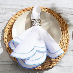 Serviettes de table en tissu blanc de haute qualité personnalisées Ychon, bordure personnalisée, broderie bleue, pour hôtel et usage quotidien - Product Image 1