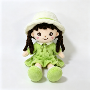Muñeca de peluche personalizada para niña con vestido verde y sombrero blanco, muñeca de peluche con cabello trenzado, muñeca de peluche con rostro bordado, encantadora muñeca de trapo. - Product Image 2