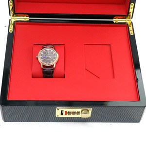 กล่องเก็บรหัสผ่านระดับไฮเอนด์ กล่องเก็บนาฬิกา ไม้คาร์บอนไฟเบอร์ พร้อมกุญแจรหัส รูปทรงสี่เหลี่ยมผืนผ้า เคลือบเงาสีแดง ภายในกล่องใส่บัตร <span class=keywords><strong>SVIP</strong></span> - Product Image 4