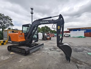 Excavatrice sur chenilles DEVELON DX60D avec moteur et pompe haute puissance pour la construction agricole - Product Image 5