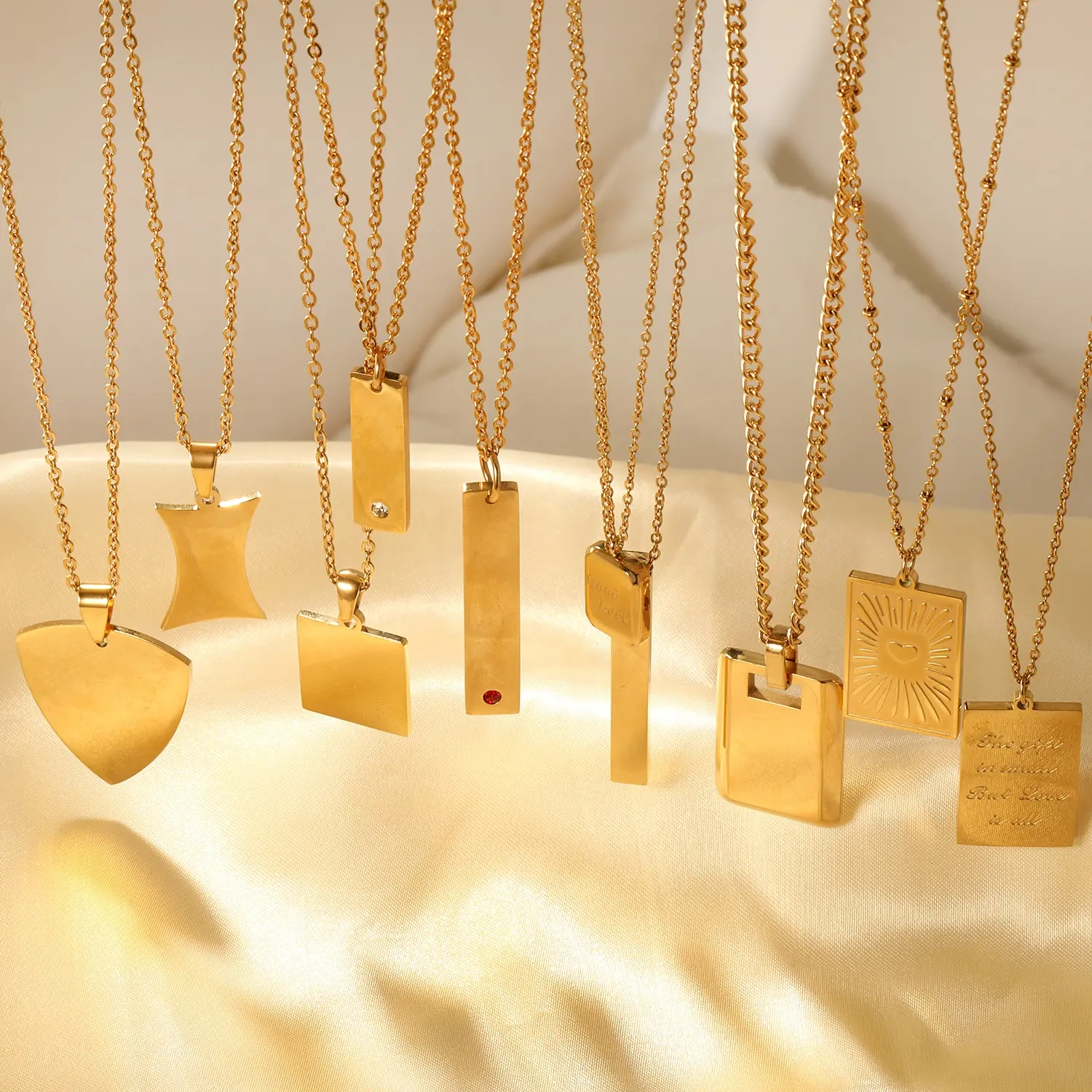 Gioielli minimalisti in acciaio inossidabile Custom 18K placcato in oro inossidabile con scritta scritta scritta rettangolare collana con ciondolo quadrato