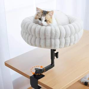 Venta al por mayor moderna de plástico pequeña mascota Mesa cama 360 rotación gato nido altura ajustable escritorio gato hamaca para oficina - Product Image 5