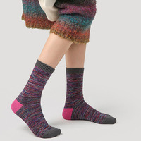 Renaissance femmes hiver chaud coton chaussettes rétro épais mi tube conception en gros pour les femmes