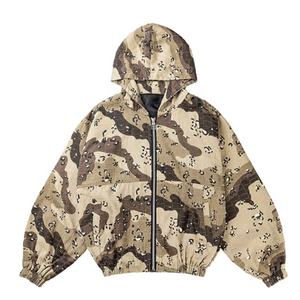 Мужская ветрозащитная куртка-бомбер премиум-класса в стиле винтаж с камуфляжным принтом и нашивками, на молнии - Product Image 2