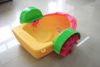 Jouets aquatiques commerciaux de l'Alliance petit bateau à rames à manivelle simple en plastique pour enfants adultes à vendre