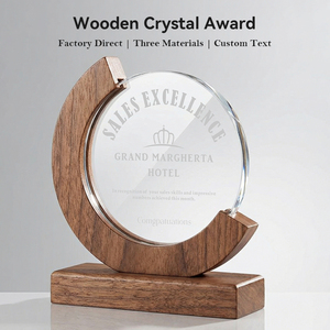 كأس تذكاري كريستالي بقاعدة خشبية صديقة للبيئة بالجملة من المصنع، مع إمكانية النقش بالليزر والطباعة بالأشعة فوق البنفسجية، كأس خشبي وزجاجي فارغ للتخصيص - Product Image 2