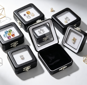 Boîte de présentation en cuir pour pierres précieuses, avec fenêtre transparente et fermoir métallique, pour le rangement et la présentation de bijoux (diamants, perles, pierres) en vente au détail - Product Image 4