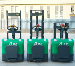 Nuovo Carrello Elevatore Elettrico Senza Gambe, Capacità di Carico 1 Tonnellata, Batteria al Piombo-Acido, Azionamento DC, Facile Manovrabilità, Modello A10 - Product Image 3