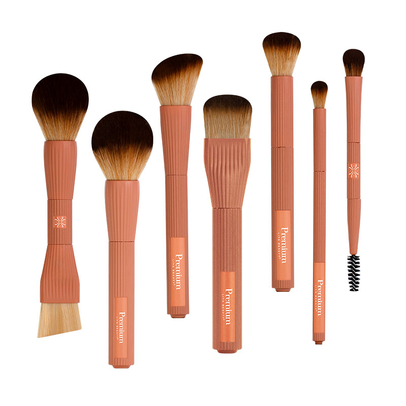 Ensemble de pinceaux de maquillage orange