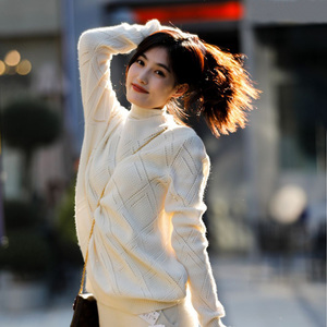 Maglione <span class=keywords><strong>elegante</strong></span> in Cashmere bianco con motivo a rombo morbido da donna - Product Image 1