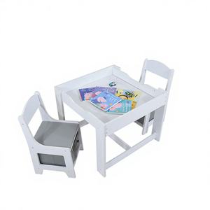 Table moderne pour enfants avec deux chaises, plateau double face avec bac de rangement, bureau d'activités en bois pour enfants - Gris, durable, pour salon - Product Image 1