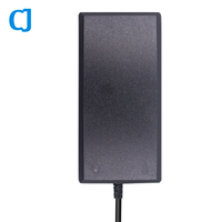 Grande quantité d'adaptateur d'alimentation 24V 3A 72W en stock avec une prise triangulaire à trois broches.