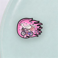 Broche en émail en alliage de zinc, motif canard de dessin animé à vélo, avec slogan 'To The Bookstore', pour la décoration de sacs à dos, vestes, chapeaux et revers