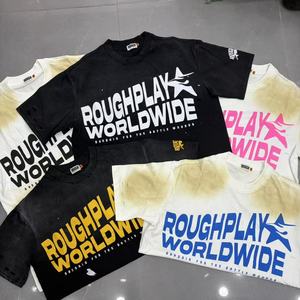 Camisetas de hombre de manga corta con diseño de letras coloridas estilo vintage, logo estampado, agujeros y salpicaduras de pintura, venta al por mayor de fábrica, estilo casual. - Product Image 1