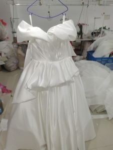 فساتين زفاف أنيقة من الساتان منتفخة على الكتف فستان زفاف الأميرة العروس برباط على الظهر - Product Image 5