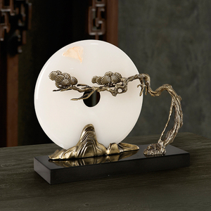 Nuevo Adorno de Disco de Jade Estilo Chino con Escultura de Pino de Bronce, Decoración Zen para Hogar u Oficina - Product Image 3