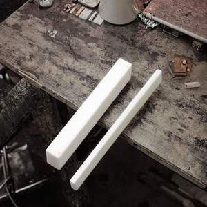 Juego de Puente y Pestillo de Guitarra de Hueso de Buey Personalizado de 6 Cuerdas, Modelo GN-10, para Guitarra Eléctrica y Acústica, Sensación Suave al Tacto - Product Image 1