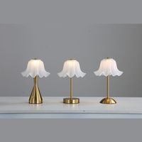 Lampe de table LED portable de luxe en métal avec contrôle tactile, intensité réglable, sans fil, rechargeable sur batterie pour chambre, restaurant, hôtel, bar