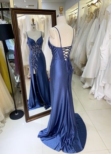 Eleganti Abiti <span class=keywords><strong>da</strong></span> <span class=keywords><strong>Sera</strong></span> Lunghi a Linea A <span class=keywords><strong>con</strong></span> Schiena in Pizzo, Plissettatura in Raso, <span class=keywords><strong>Spacco</strong></span> e Corpetto Ricamato <span class=keywords><strong>con</strong></span> Fiori - Product Image 6