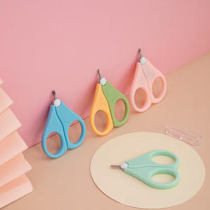 Venta al por mayor OEM Bebé cortaúñas de acero inoxidable Cortaúñas en forma de concha cortaúñas para niños Productos para madres y bebés - Product Image 1