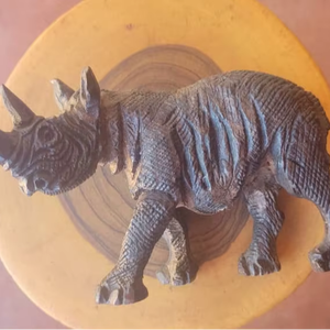 งานแกะสลักไม้ศิลปะพื้นเมืองแอฟริกัน งานฝีมือทำมือ รูปปั้นตกแต่งสำหรับห้องนั่งเล่นและโต๊ะทำงาน - Product Image 1