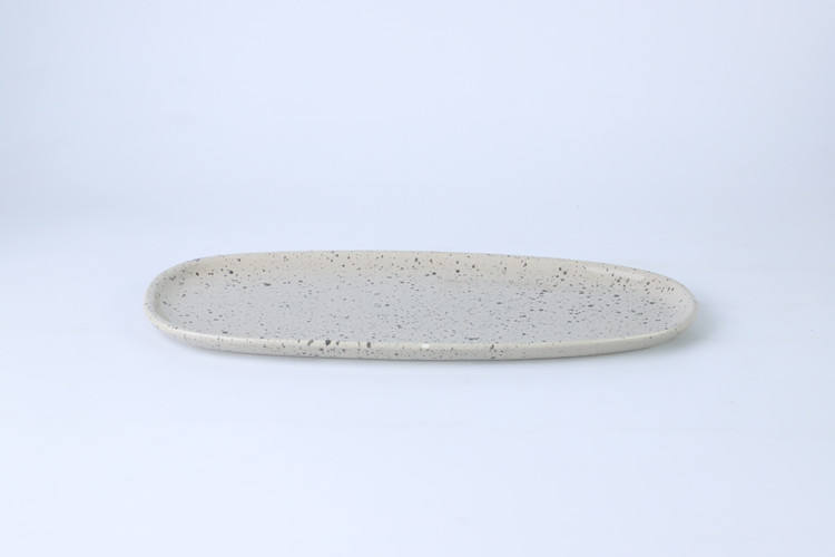 gray oval plate