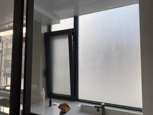 Pellicola Adesiva Opaca Bianca Trasparente per Privacy, Adesivo Satinato per Bagno e Decorazione Casa, Pellicola per Vetri Effetto Smerigliato - Product Image 3