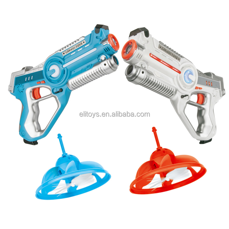 2 pistolas + 2 platillos voladores
