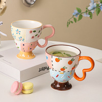Noordse handgeschilderde bloemen 350ml porseleinen theekop met aangepast logo bedrukt keramiek koffiemokken met hartvormig handvat voor zakelijk cadeau