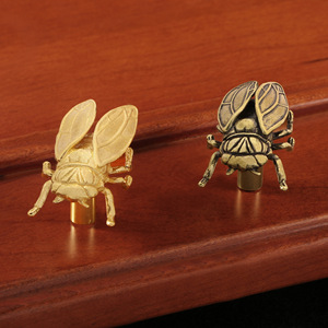 Poignées de meuble en laiton massif motif cigale, poignées de <span class=keywords><strong>porte</strong></span> de chambre, crochets décoratifs muraux pour salon et bureau, leviers silhouettes d'insectes - Product Image 1