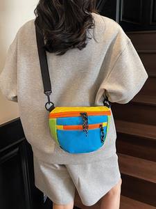 Sac banane coloré en gros avec sangle réglable en tissu RPET, petite pochette de taille pour voyage, entraînement, course à pied, randonnée - Product Image 4