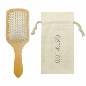 Pacchetto privato di bambù in legno per la cura dei capelli spazzola di superficie curva cuscino d'aria Paddle pettine - Product Image 1