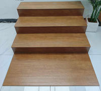 Marches d'escalier en porcelaine aspect bois naturel chêne 1200x470 1500x470mm, antidérapantes, résistantes à l'usure, texture rainurée