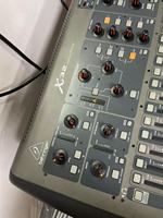 Console de mixage audio numérique Behringer X32 Compact 32 canaux reconditionnée avec écran tactile pour scène, DJ, concert, son live