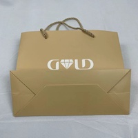 Emballage cadeau personnalisable en or mat avec poignée torsadée en corde, respectueux de l'environnement, pour les boutiques de marque et les magasins de détail