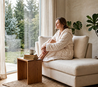 Peignoir à capuche en flanelle texturée à bulles avec bordure en fausse fourrure blanche, vêtements d'intérieur d'hiver pour hôtel, fournisseur en gros personnalisé